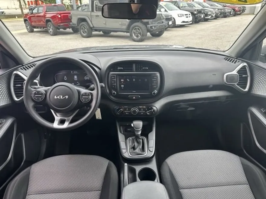 2023 Kia Soul LX photo 1