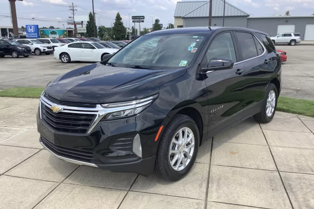 2024 Chevrolet Equinox LT photo 1