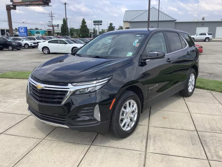 2024 Chevrolet Equinox LT photo 1