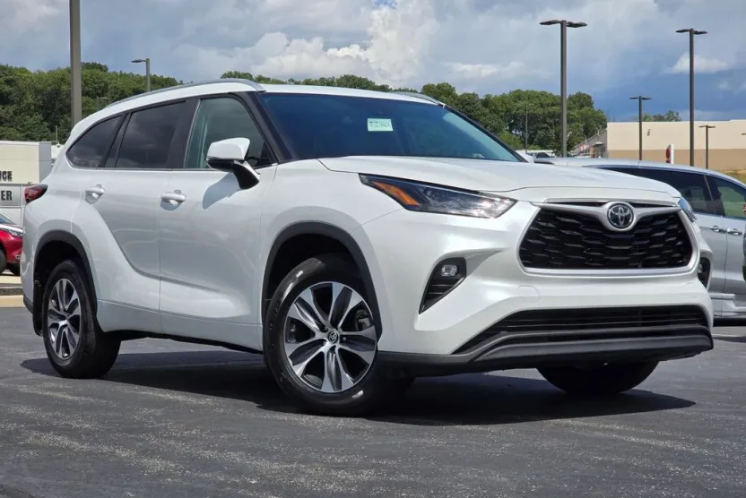 2023 Toyota Highlander Limited Platinum XLE XSE photo 1
