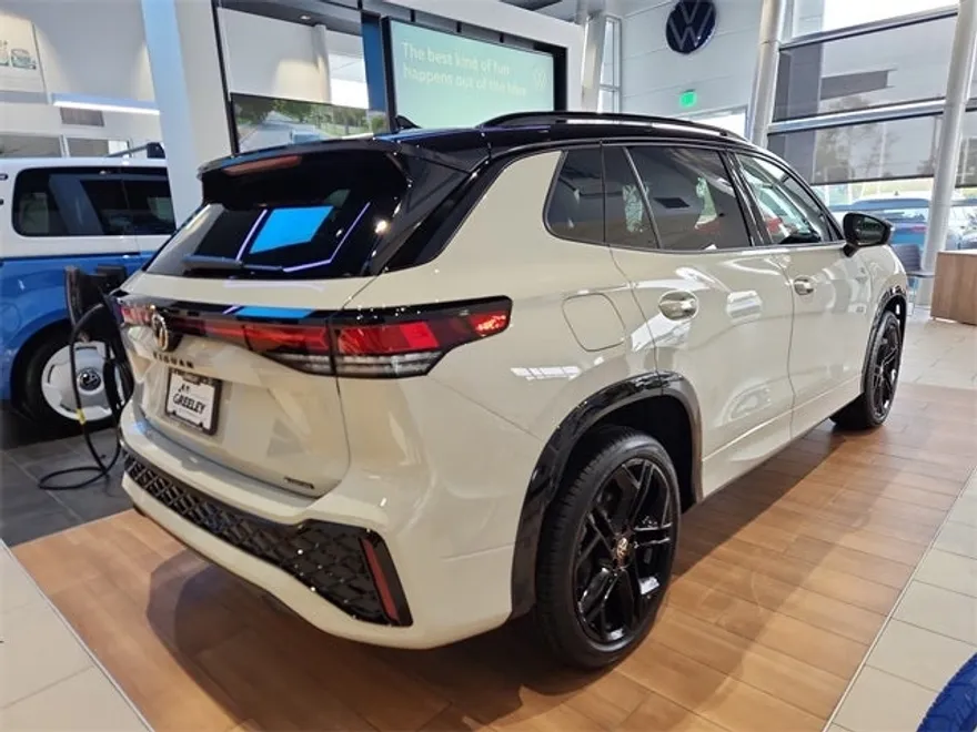 2025 Volkswagen Tiguan SE R-Line Black photo 1