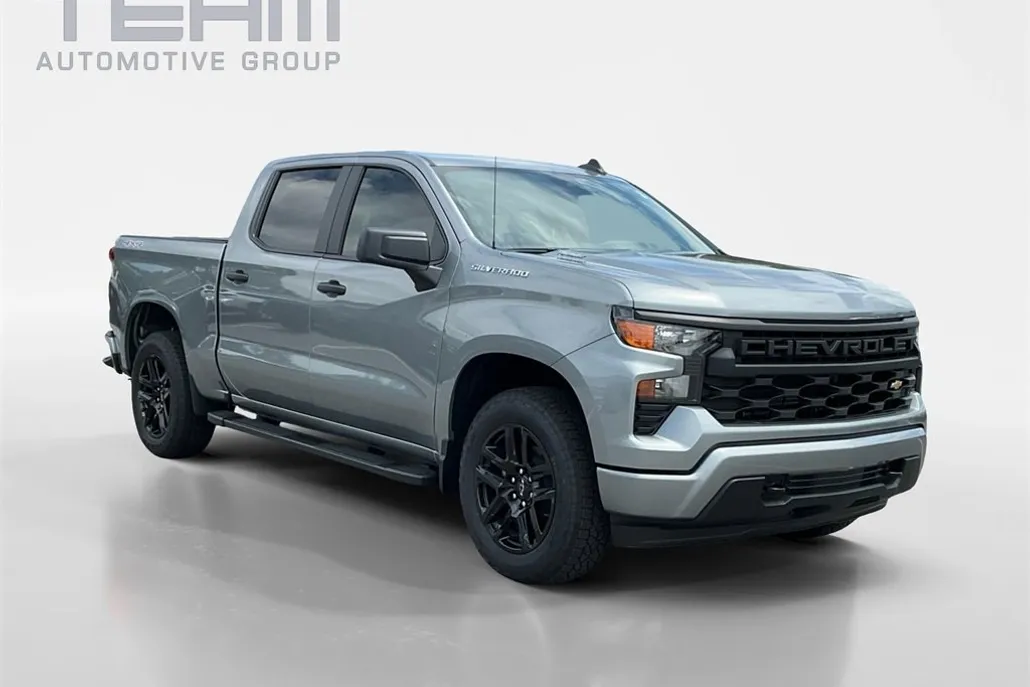 2025 Chevrolet Silverado 1500 Custom photo 1
