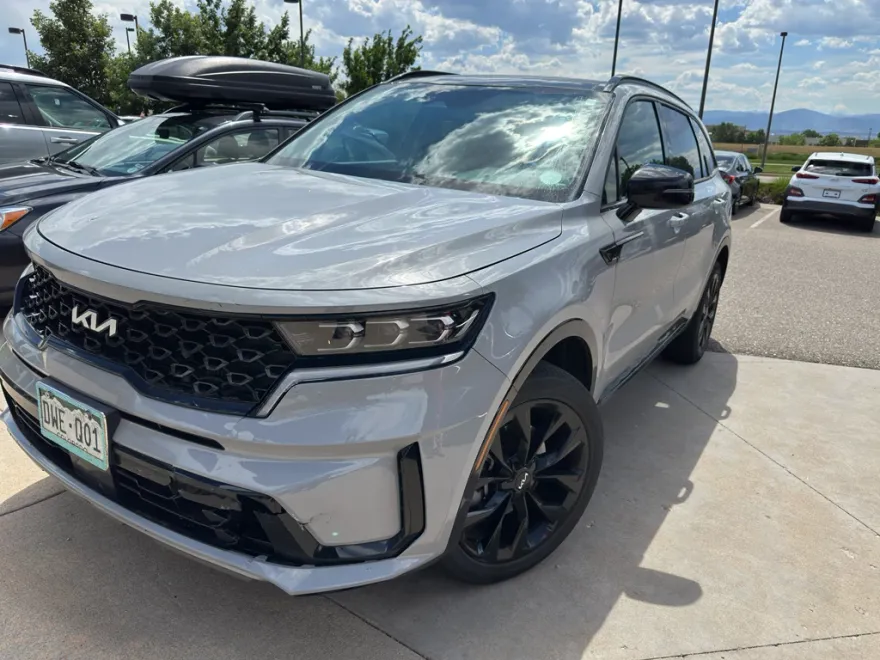 2023 Kia Sorento SX photo 1