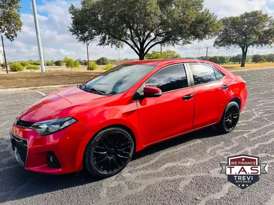 2016 Toyota Corolla LE photo 1