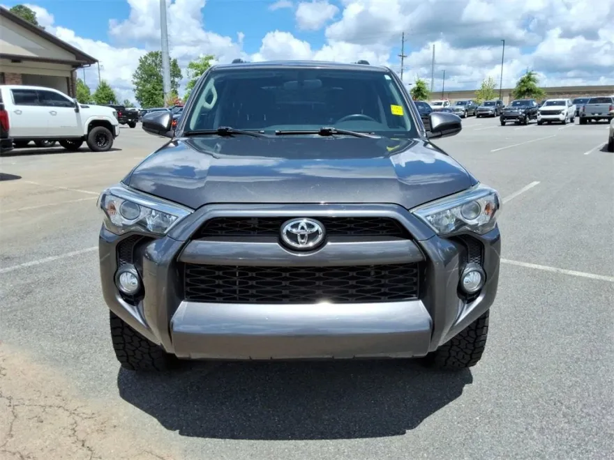 2019 Toyota 4Runner SR5 photo 1