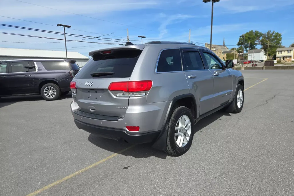 2017 Jeep Grand Cherokee Laredo photo 1