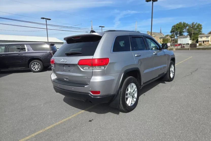 2017 Jeep Grand Cherokee Laredo photo 1