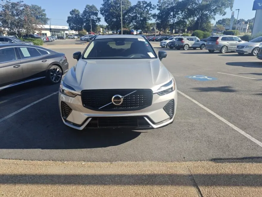 2025 Volvo XC60 B5 Plus photo 1