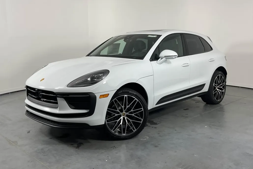 2025 Porsche Macan T photo 1