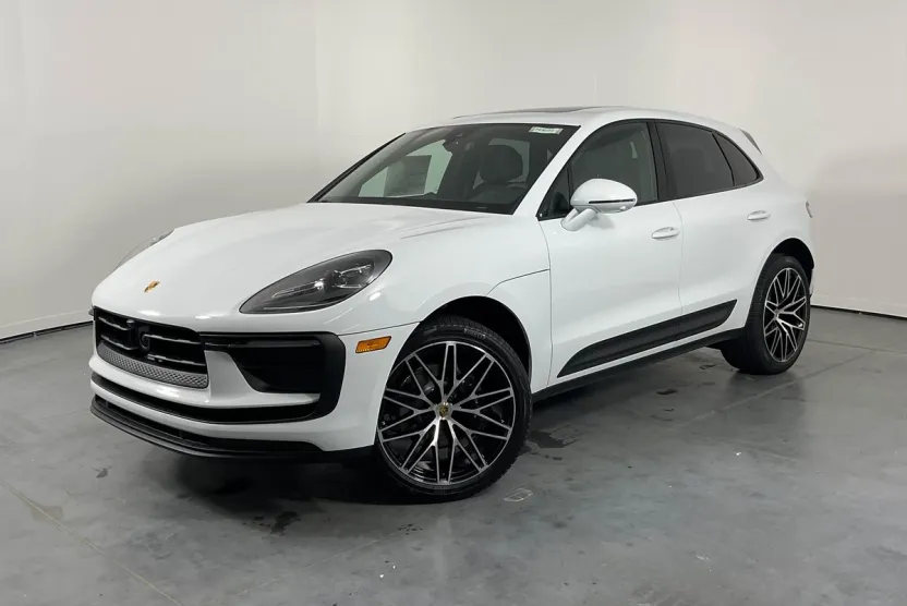 2025 Porsche Macan T photo 1