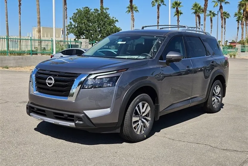 2025 Nissan Pathfinder SL photo 1