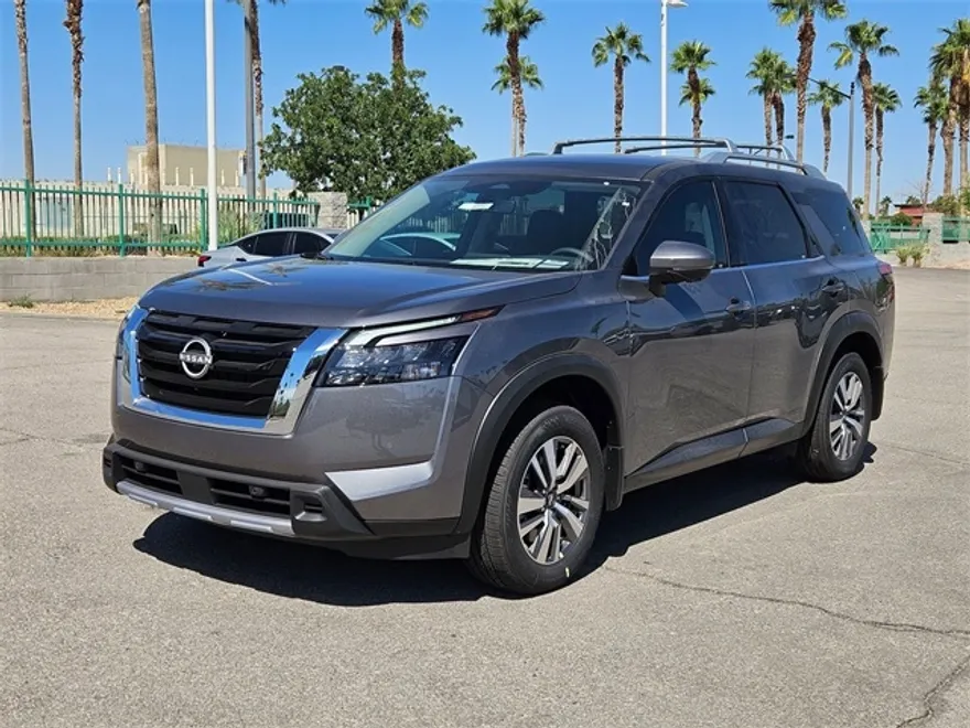 2025 Nissan Pathfinder SL photo 1