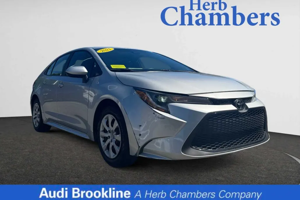 2021 Toyota Corolla LE photo 1