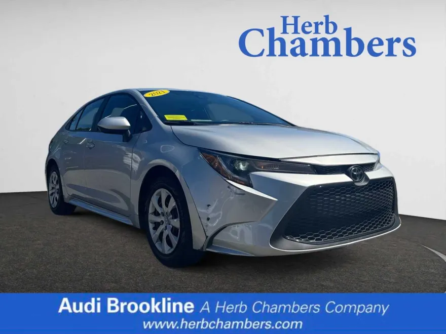 2021 Toyota Corolla LE photo 1