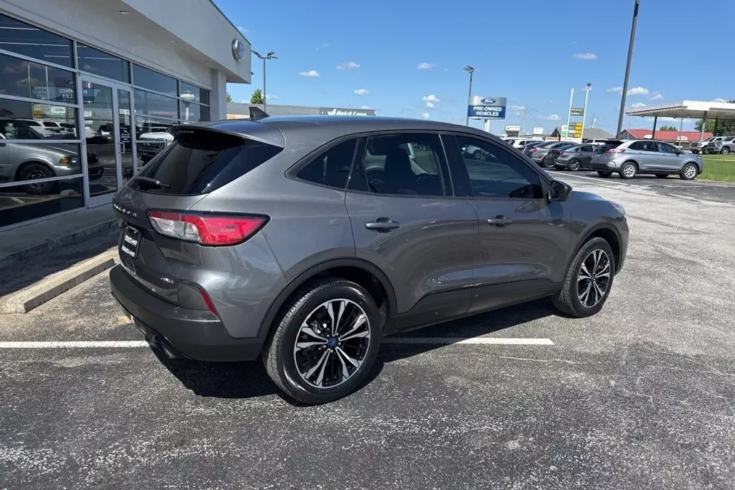 2022 Ford Escape SE photo 1