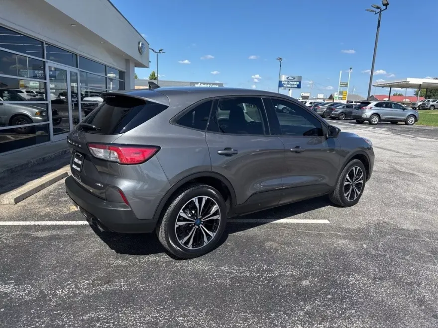 2022 Ford Escape SE photo 1
