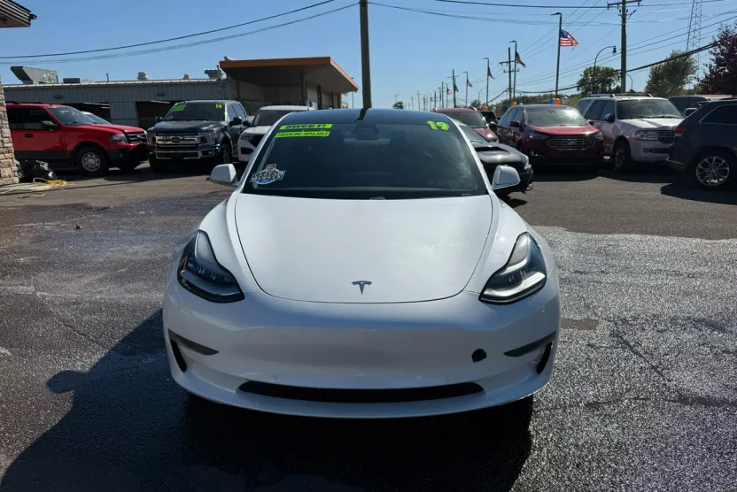 2019 Tesla Model 3 Mid Range photo 1