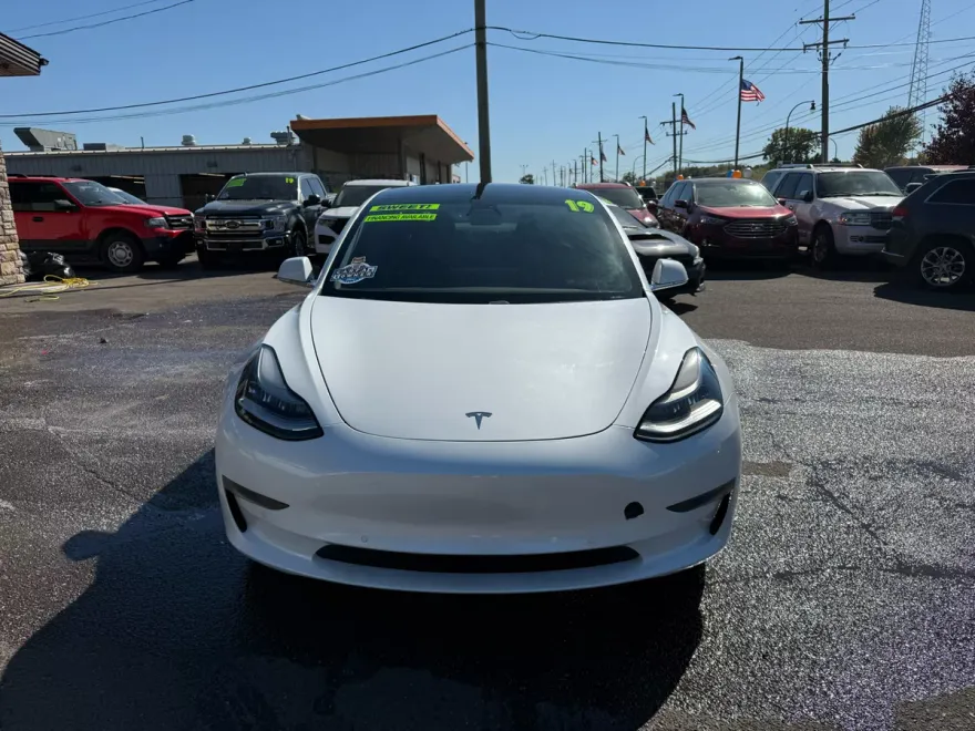 2019 Tesla Model 3 Mid Range photo 1
