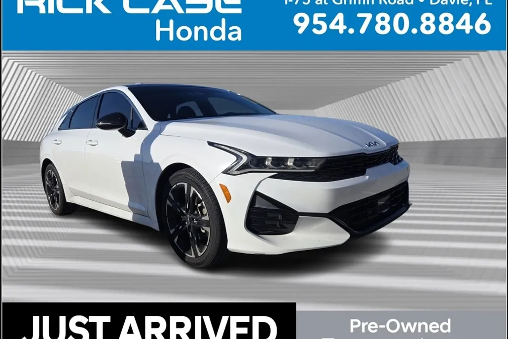 2022 Kia K5 GT-Line photo 1