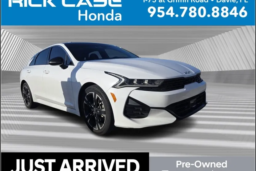 2022 Kia K5 GT-Line photo 1