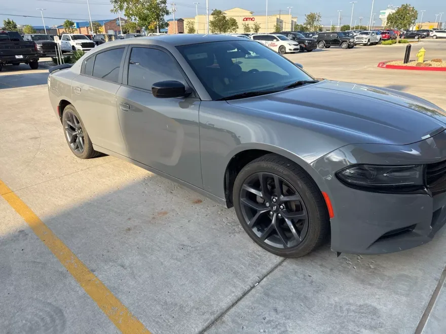 2019 Dodge Charger SXT photo 1