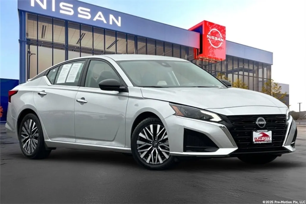 2024 Nissan Altima 2.5 SV photo 1