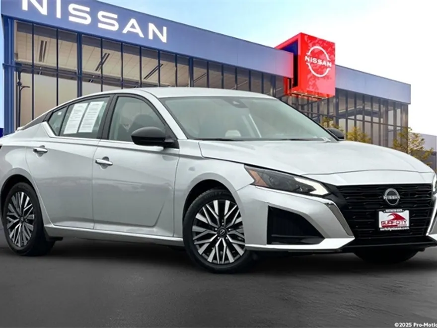 2024 Nissan Altima 2.5 SV photo 1