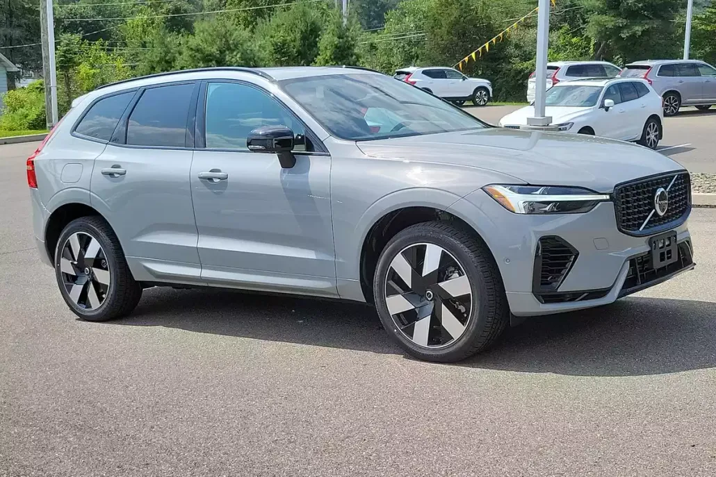 2025 Volvo XC60 T8 Plus photo 1