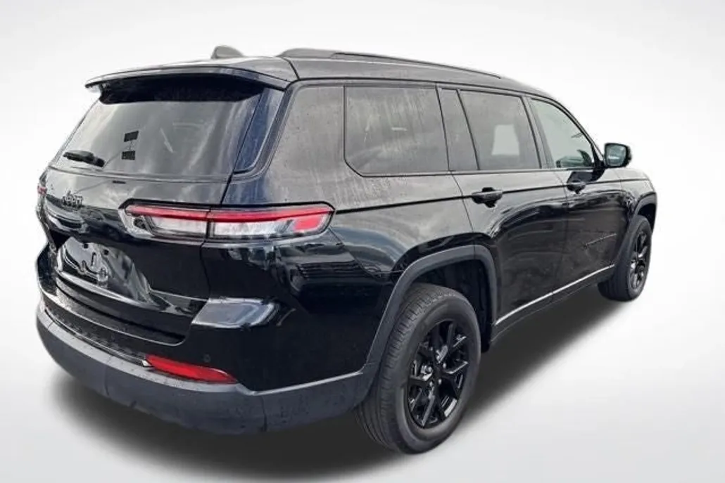 2024 Jeep Grand Cherokee Laredo Altitude photo 1