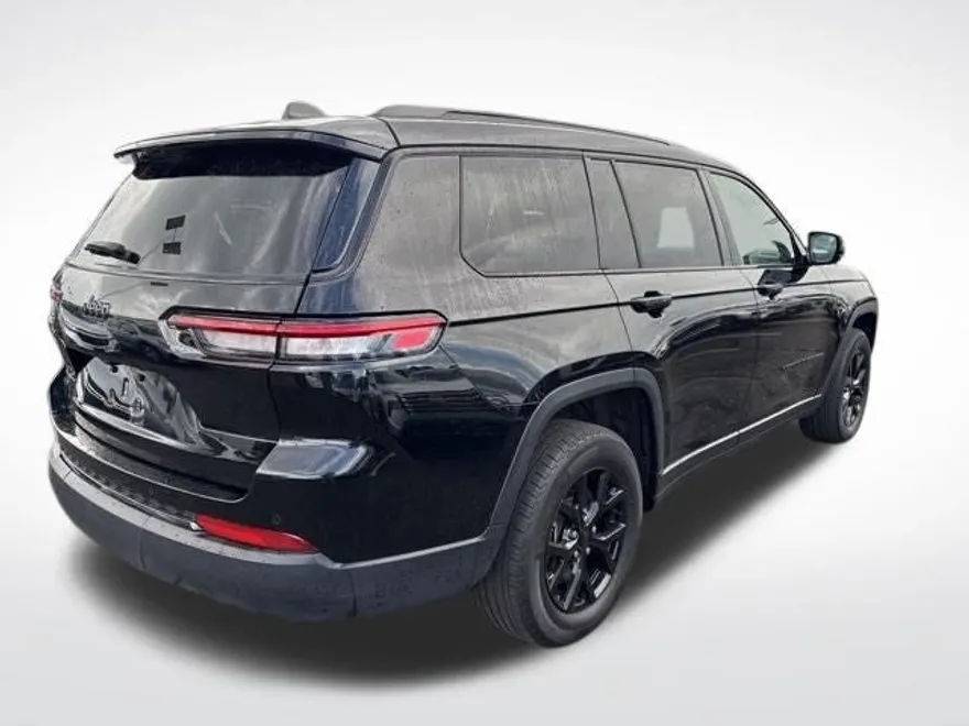 2024 Jeep Grand Cherokee Laredo Altitude photo 1