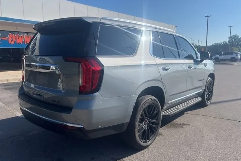 2023 Gmc Yukon SLT photo 1