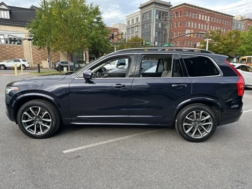 2019 Volvo XC90 T6 Momentum photo 1