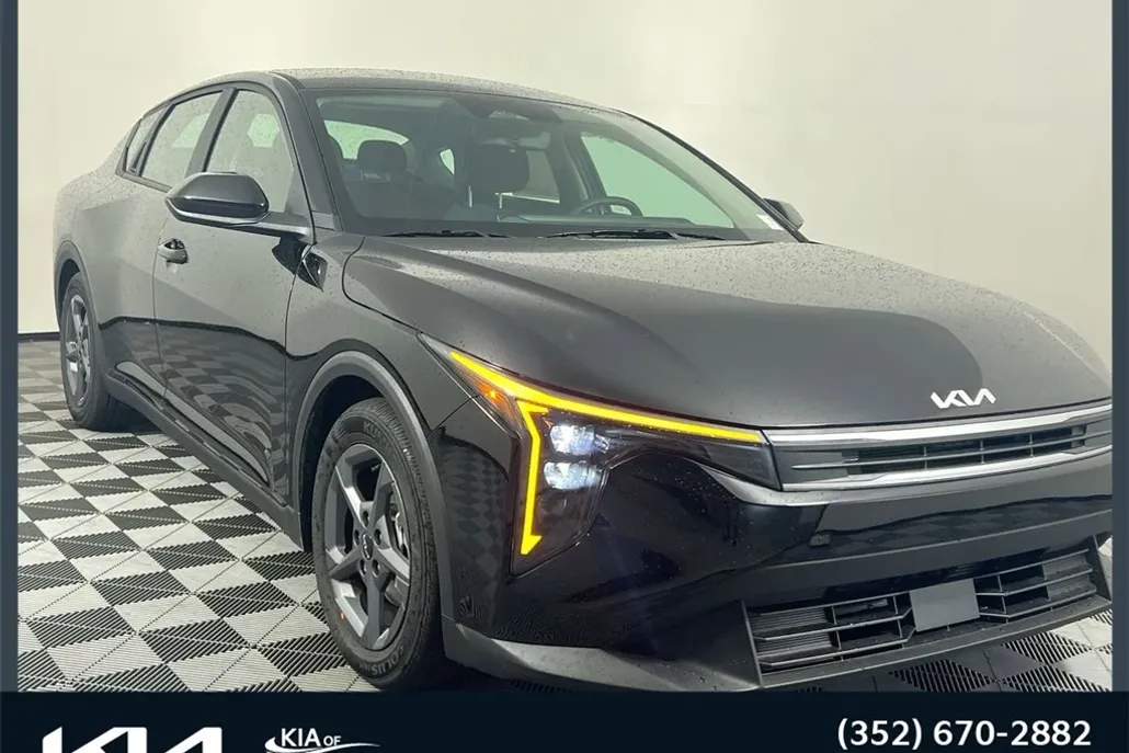 2025 Kia K4 LXS photo 1