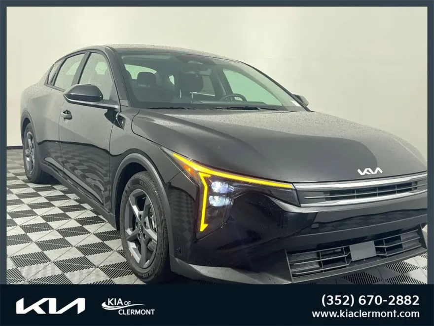 2025 Kia K4 LXS photo 1