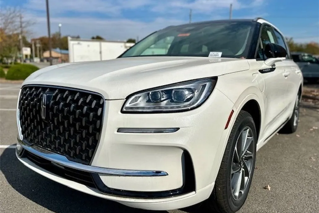 2024 Lincoln Corsair Grand Touring photo 1