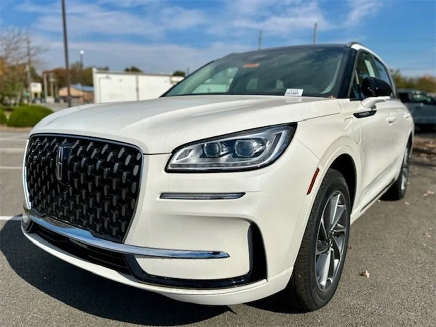 2024 Lincoln Corsair Grand Touring photo 1