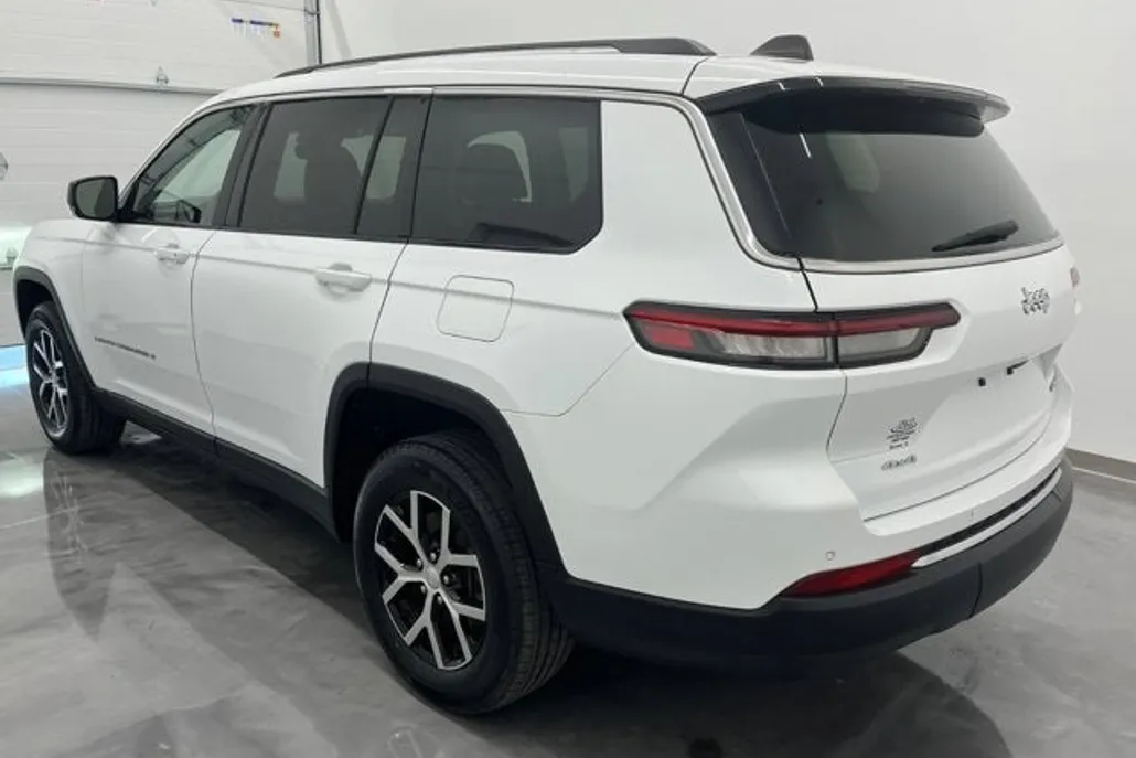 2023 Jeep Grand Cherokee Limited photo 1