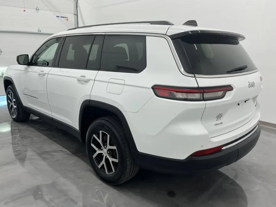 2023 Jeep Grand Cherokee Limited photo 1