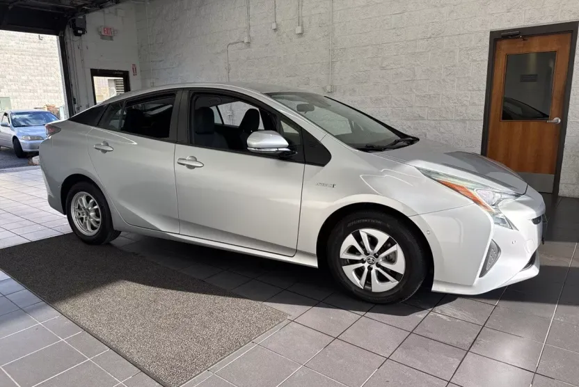 2018 Toyota Prius Two photo 1