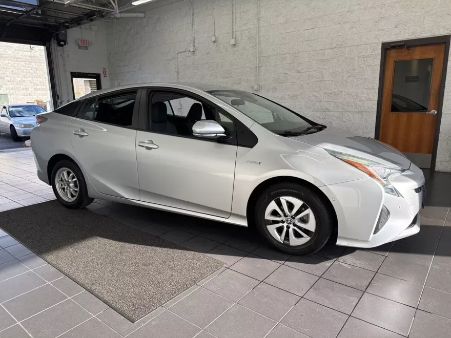 2018 Toyota Prius Two photo 1