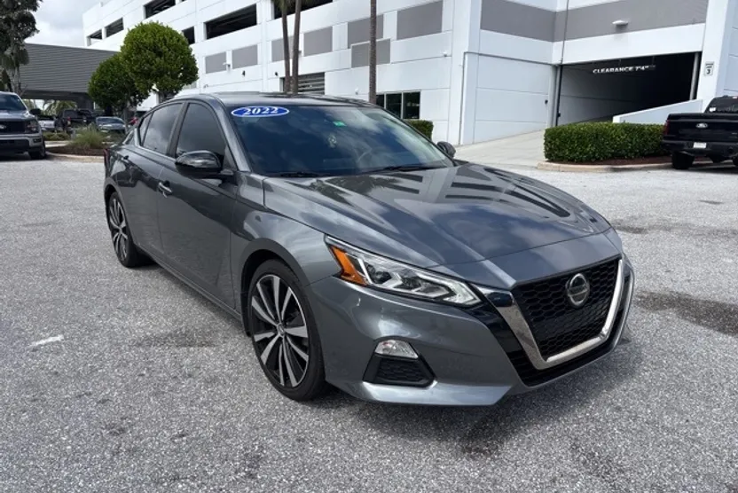 2022 Nissan Altima 2.5 SR photo 1