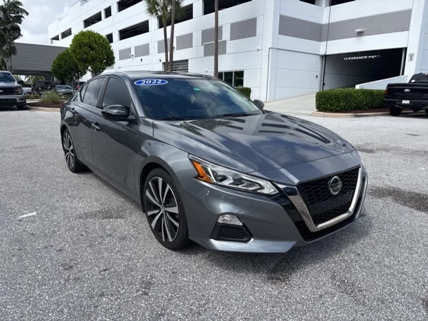 2022 Nissan Altima 2.5 SR photo 1