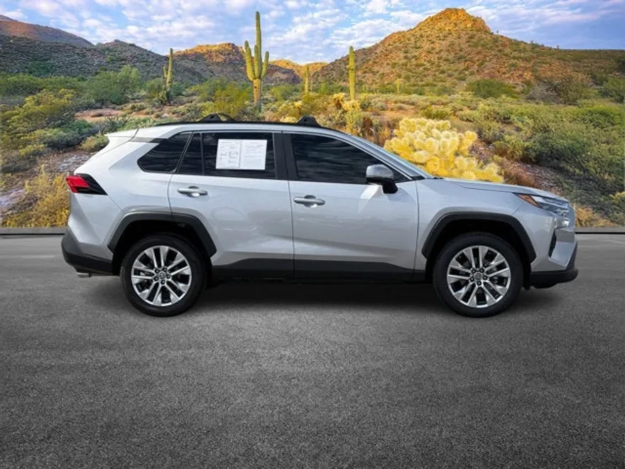 2023 Toyota RAV4 XLE Premium photo 1