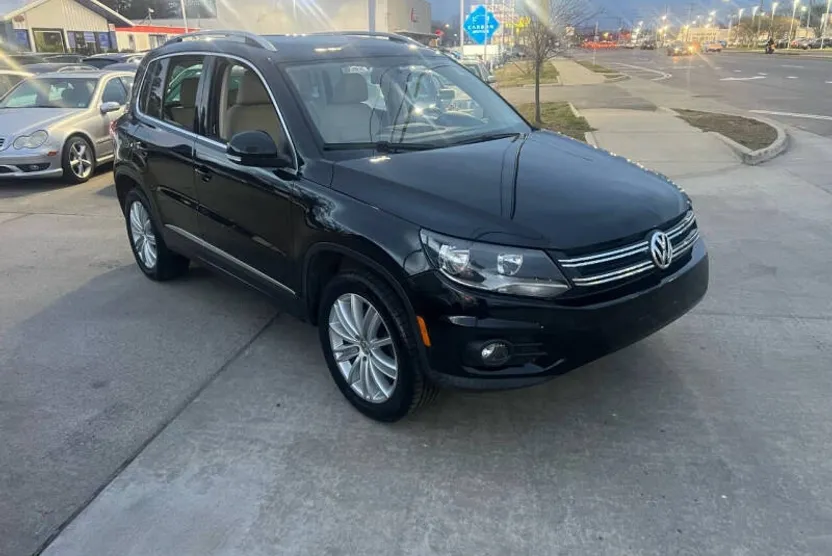 2014 Volkswagen Tiguan SEL photo 1