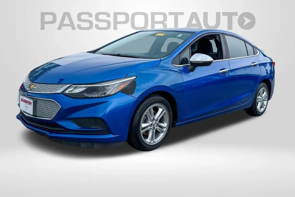 2016 Chevrolet Cruze LT photo 1