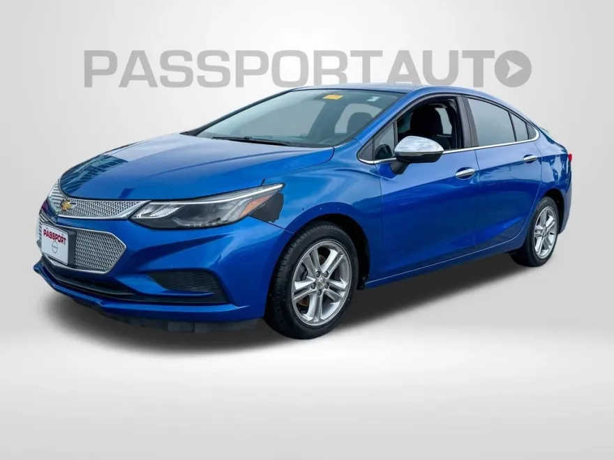 2016 Chevrolet Cruze LT photo 1