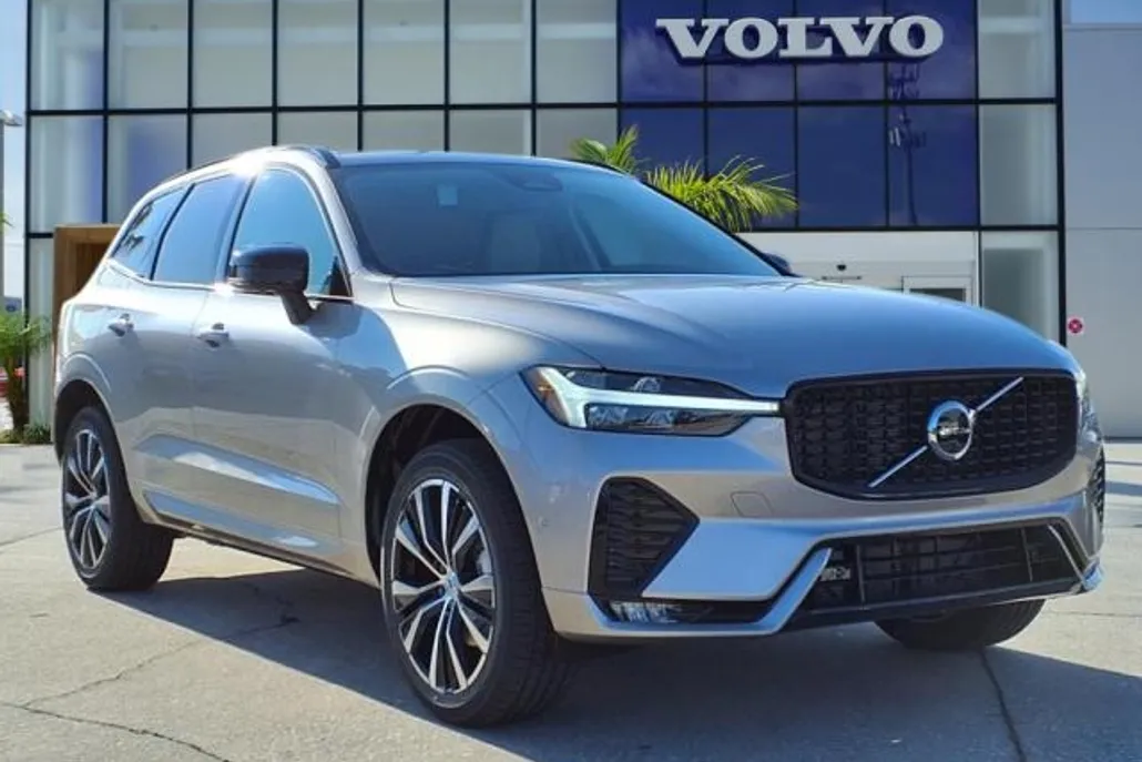 2025 Volvo XC60 B5 Plus photo 1