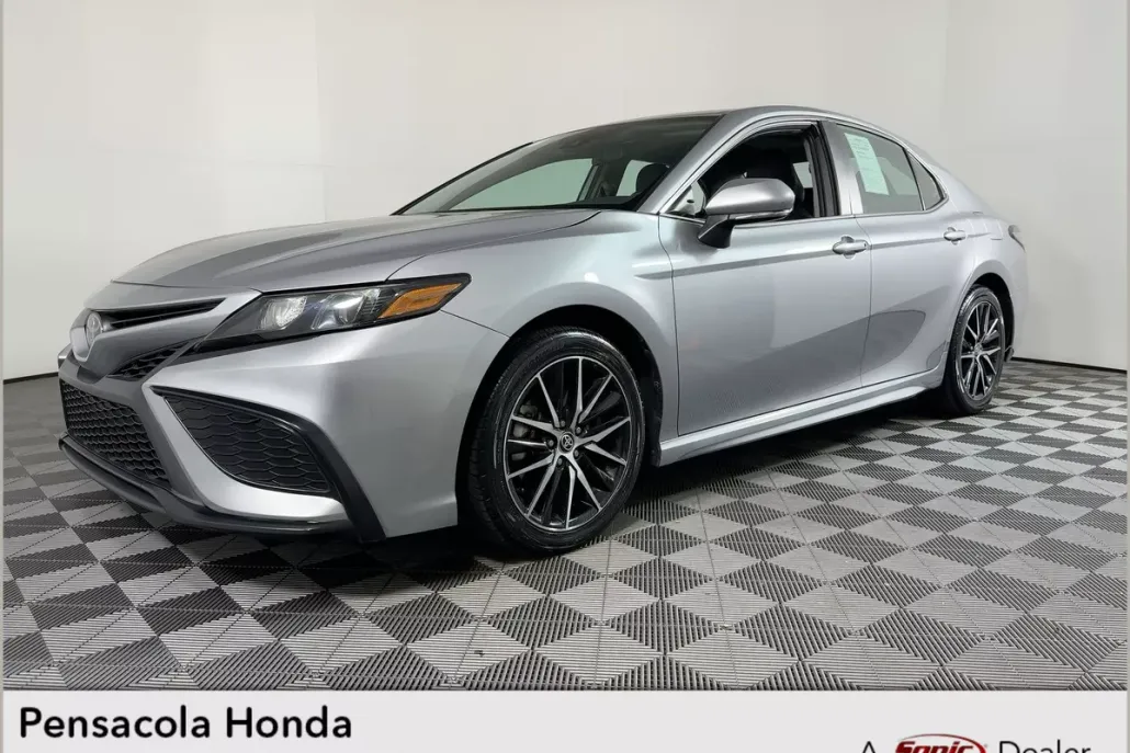 2024 Toyota Camry SE photo 1