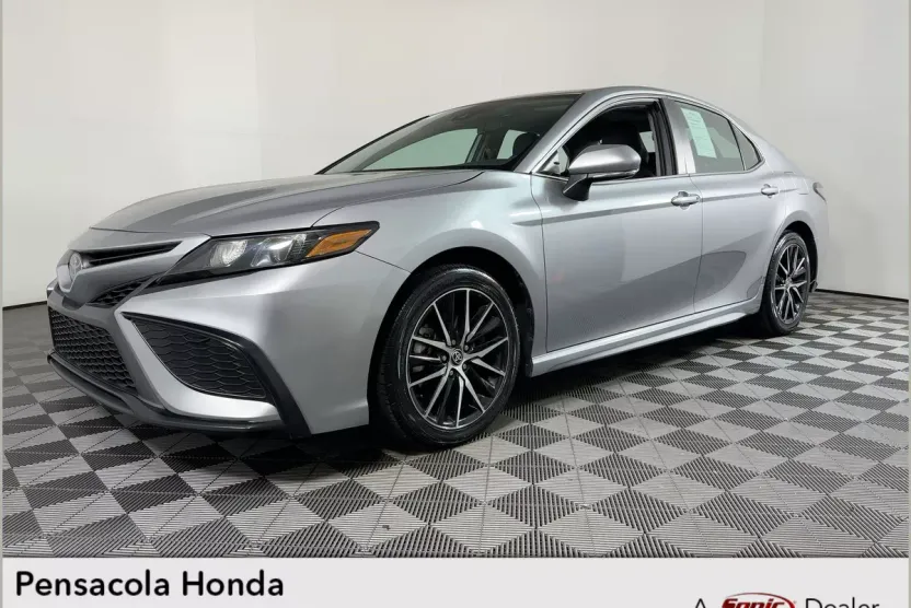 2024 Toyota Camry SE photo 1