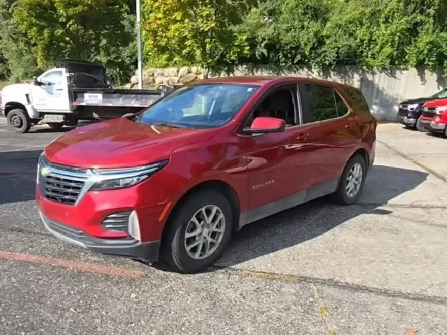 2023 Chevrolet Equinox LT photo 1